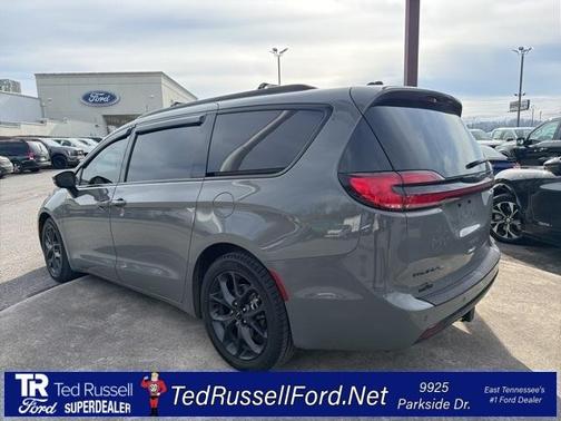 2023 Chrysler Pacifica Touring-L