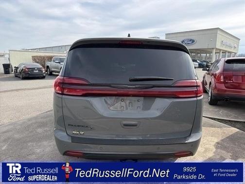 2023 Chrysler Pacifica Touring-L