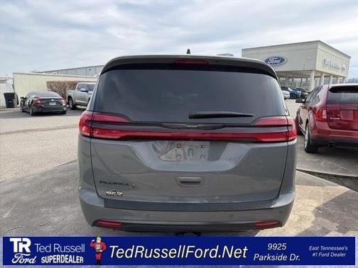 2023 Chrysler Pacifica Touring-L