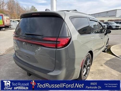 2023 Chrysler Pacifica Touring-L