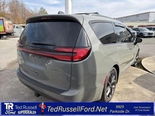 2023 Chrysler Pacifica Touring-L