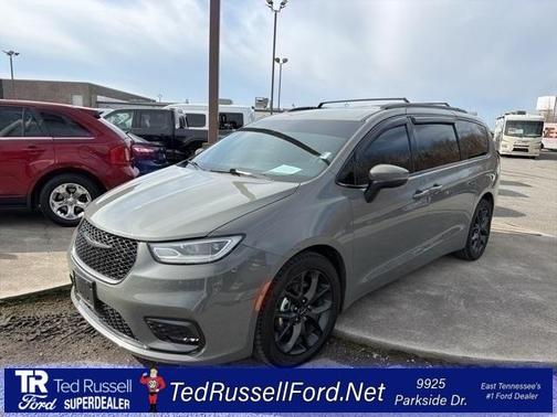 2023 Chrysler Pacifica Touring-L