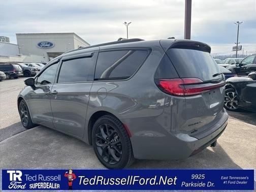 2023 Chrysler Pacifica Touring-L