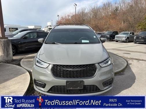 2023 Chrysler Pacifica Touring-L