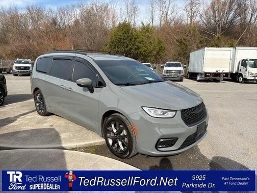 2023 Chrysler Pacifica Touring-L