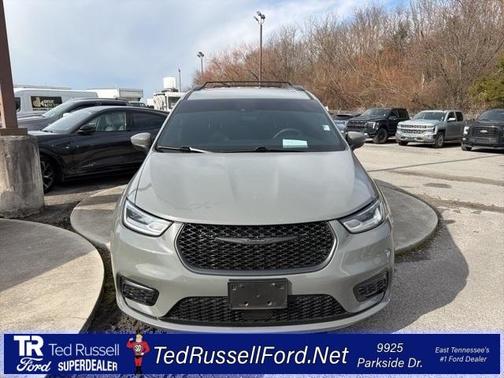 2023 Chrysler Pacifica Touring-L