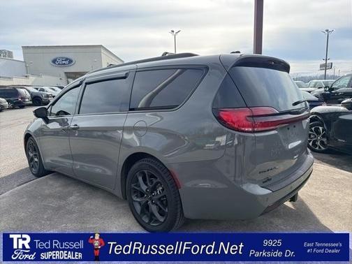 2023 Chrysler Pacifica Touring-L