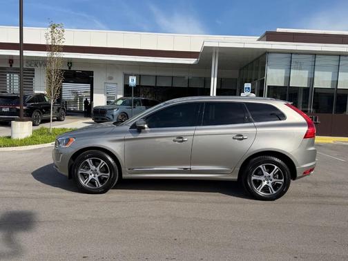 Seashell Metallic 2015 Volvo XC60 T6