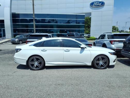 White 2022 Honda Accord Touring 2.0T