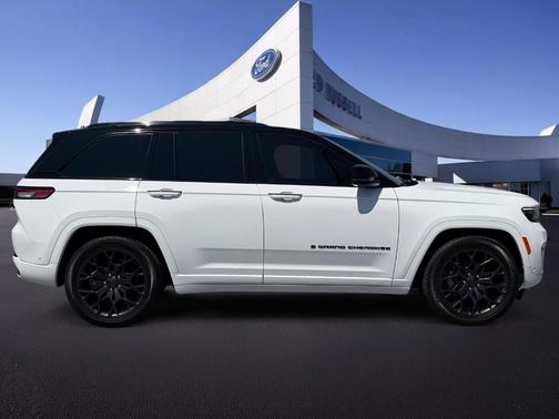 Bright White Clearcoat 2025 Jeep Grand Cherokee Summit