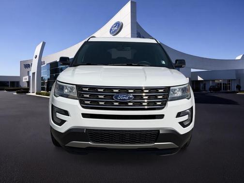 Oxford White 2017 Ford Explorer XLT