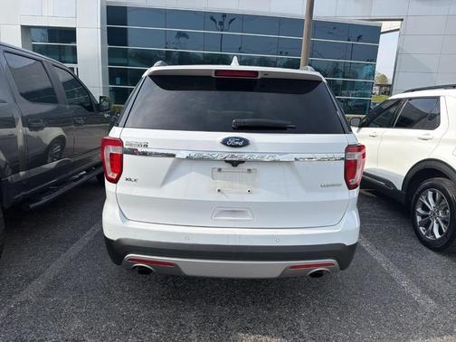 Oxford White 2017 Ford Explorer XLT