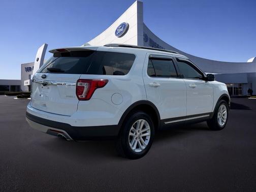 Oxford White 2017 Ford Explorer XLT