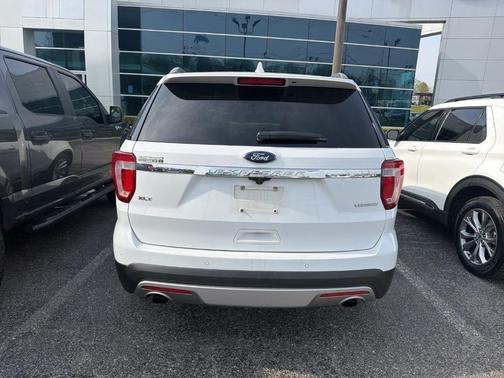 Oxford White 2017 Ford Explorer XLT