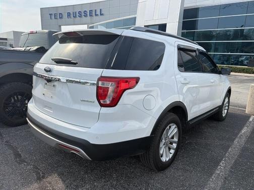 Oxford White 2017 Ford Explorer XLT