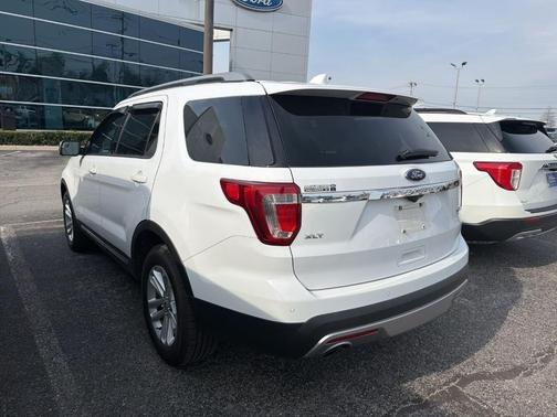 Oxford White 2017 Ford Explorer XLT