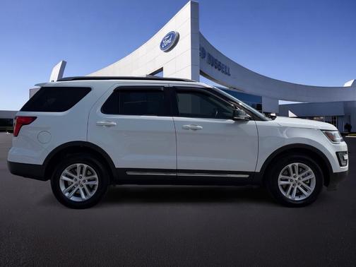 Oxford White 2017 Ford Explorer XLT