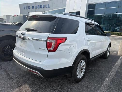 Oxford White 2017 Ford Explorer XLT
