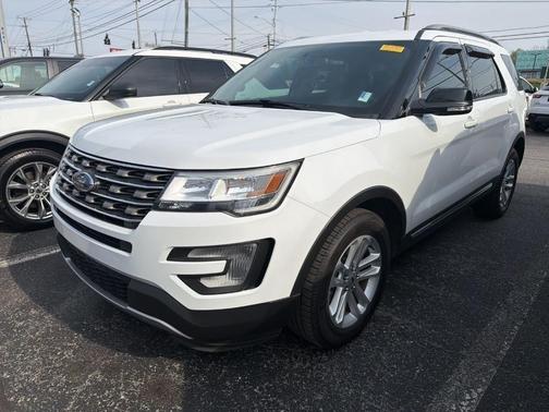 Oxford White 2017 Ford Explorer XLT