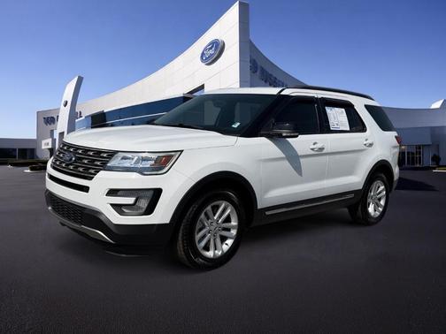 Oxford White 2017 Ford Explorer XLT