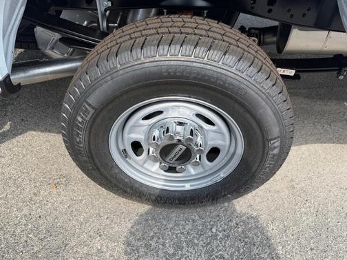 White 2027 Ford F-250 F-250Â XL