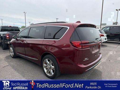 Velvet 2022 Chrysler Pacifica Limited