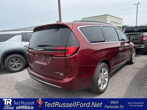 Velvet 2022 Chrysler Pacifica Limited