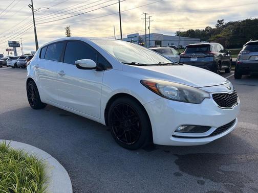 Snow White Pearl 2016 Kia Forte EX