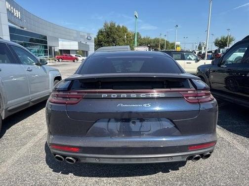 2017 Porsche Panamera 4S