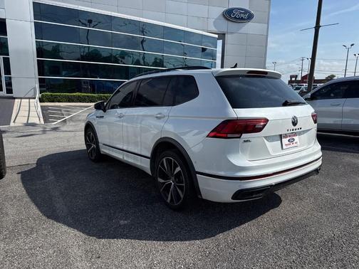 Oryx White Pearl Effect 2022 Volkswagen Tiguan 2.0T SEL R-Line