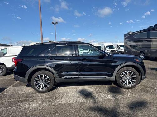 Black Metallic 2025 Ford Explorer ST-Line