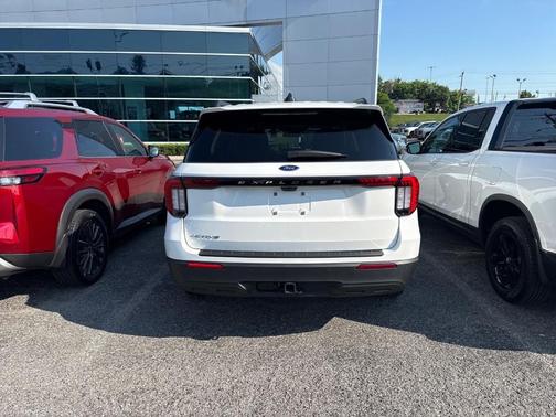White Metallic 2026 Ford Explorer Active