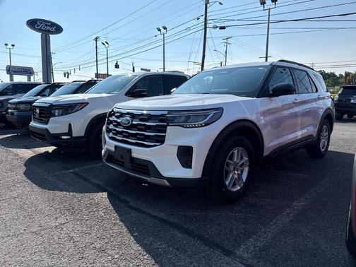 White Metallic 2026 Ford Explorer Active