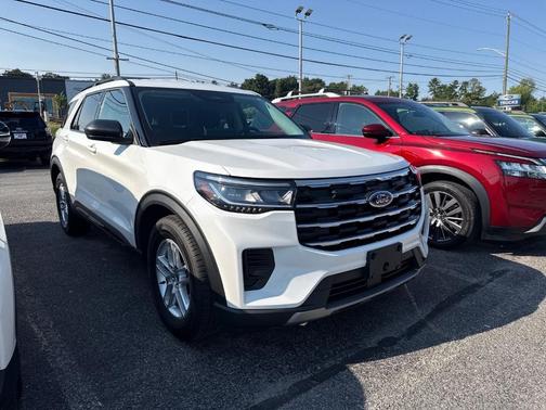 White Metallic 2026 Ford Explorer Active