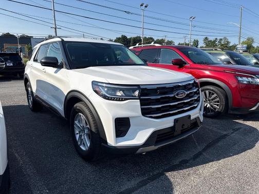 White Metallic 2026 Ford Explorer Active