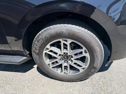 Black Metallic 2025 Ford Expedition Max Active