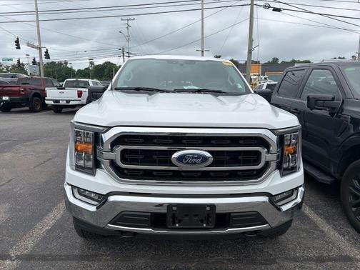 Oxford White 2022 Ford F-150 XLT