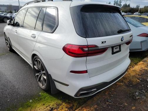 2022 BMW X7 M50i