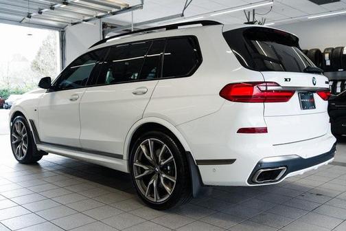 2022 BMW X7 M50i