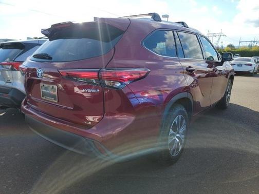 2021 Toyota Highlander Hybrid XLE