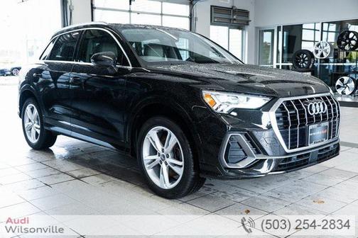 2019 Audi Q3 2.0T S line Premium Plus