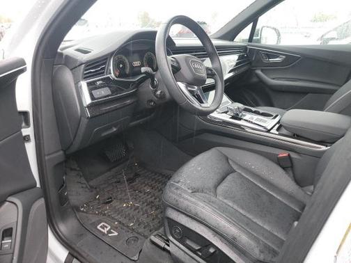 2023 Audi Q7 45 Premium