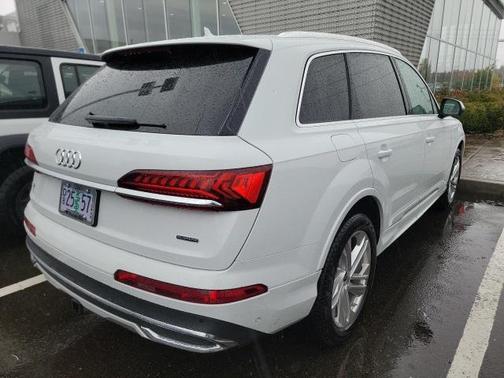 2023 Audi Q7 45 Premium