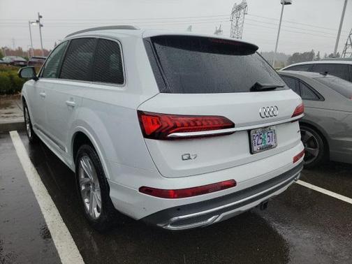 2023 Audi Q7 45 Premium