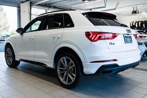 2022 Audi Q3 45 S line Premium