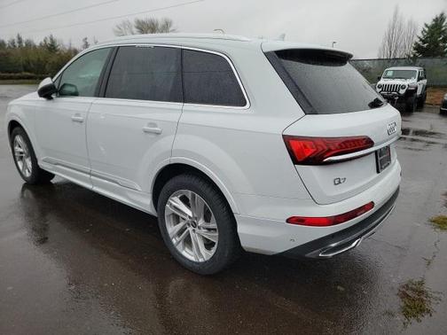 2023 Audi Q7 55 Premium Plus