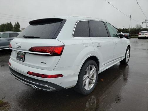 2023 Audi Q7 55 Premium Plus