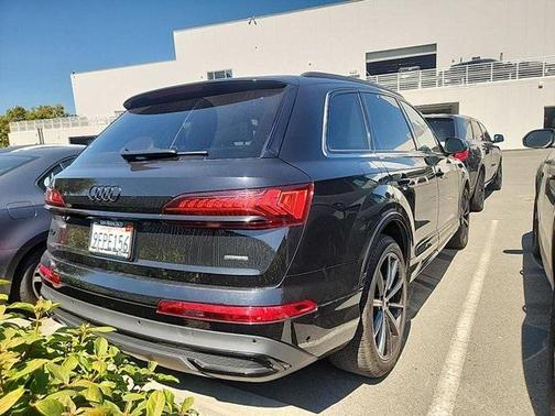 2023 Audi Q7 55 Premium Plus