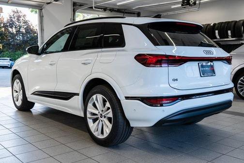 2025 Audi Q6 e-tron Premium Plus