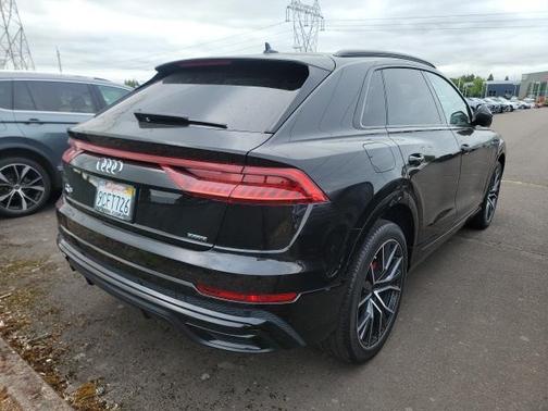 2022 Audi Q8 55 Premium Plus